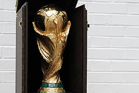 Бесценный футбольный трофей