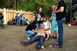 Драка на рок-фестивале. Фото