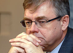 Демократические институты не уберегли нас от кризиса