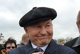 Лужков, 74-летие в отпуске
