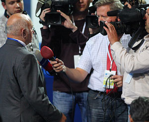 "СМИ ведут вот такую борьбу"