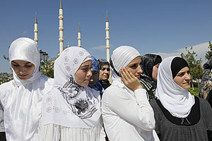 Лукин интересуется платками