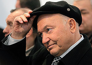 Лужкова позвали на суд