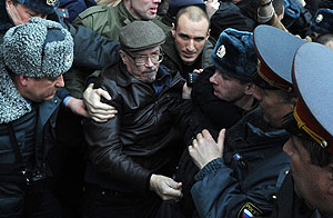 Лимонов увидел "мюнхенский сговор"