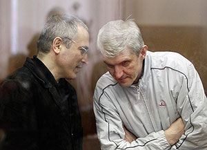 Прокурор обвиняет защиту Ходорковского