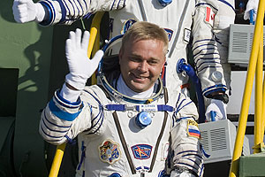 Космонавты снова герои