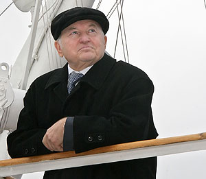 У Лужкова просят факты