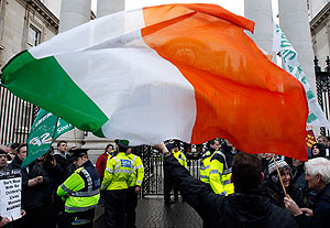 Ирландию трясет