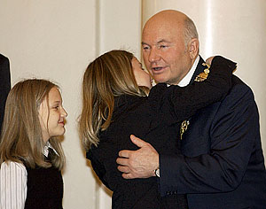 Дочери Лужкова получили визы