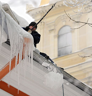 Санкт-Петербург: сосульки будут висеть