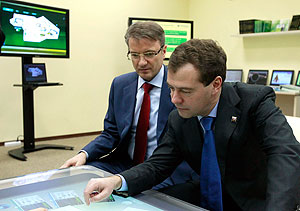 Медведев в Сбербанке: "А если у меня нет iPad?"