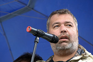 Вынужден приостановить работу