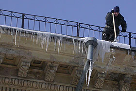 Снег, наледь и сосульки долой