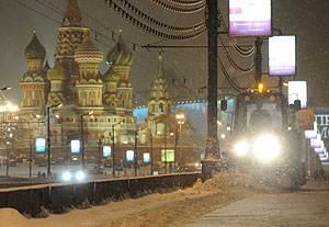 Снег и мороз: "Привет пацанам из кузовного ремонта"