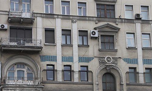 Кондиционеры на московских фасадах