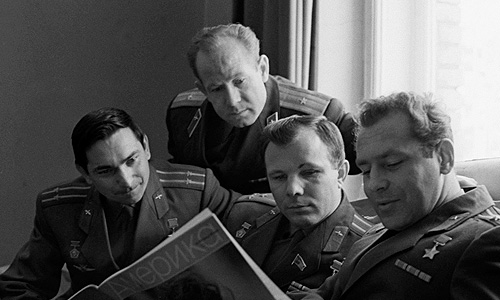 Летчики-космонавты СССР (слева направо): Быковский В., Леонов А., Гагарин Ю., Титов Г., 1965г.