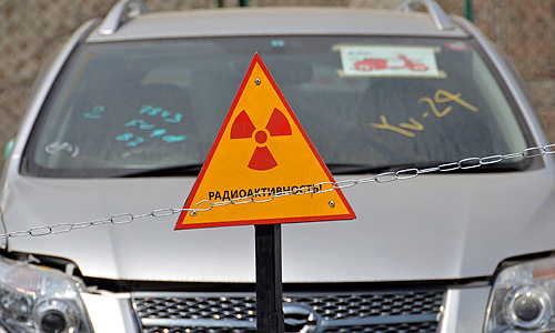 Владельцы "фонящих" японских машин во Владивостоке отказываются от их отчистки
