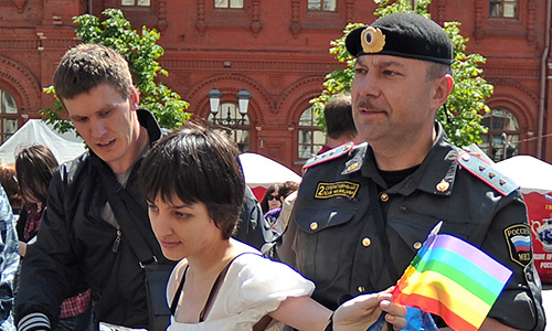 Задержаны более 30 сторонников и противников гей-парада