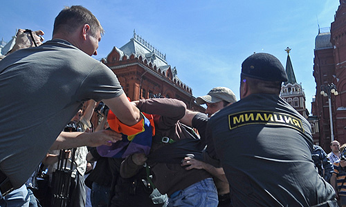 Задержаны более 30 сторонников и противников гей-парада