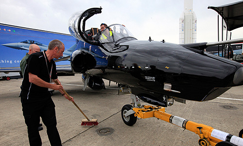 Самолет Hawk T2 fighter на 49-м Международном аэрокосмическом салоне "Париж Аэрошоу - 2011" в Ле-Бурже.