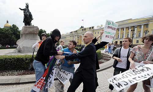 Драка с участниками несанкционированного гей-парада у памятника "Медный всадник".