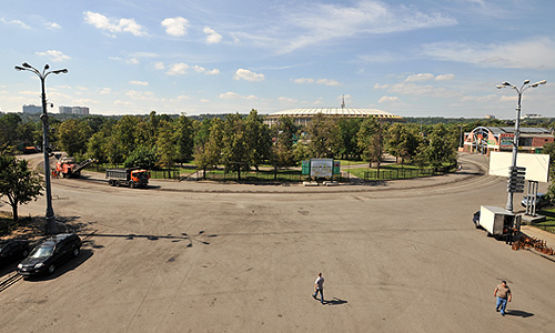 Вид на территорию спорткомплекса "Лужники", очищенную от вещевого рынка.