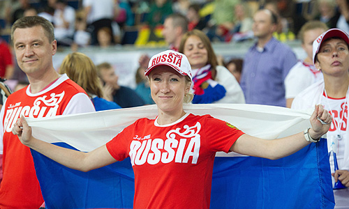 Болельщики сборной России во время финального матча чемпионата Европы по баскетболу среди женщин: Турция - Россия - 42:59.