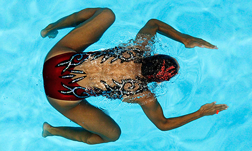 Спортсменка из Египта во время выступления на чемпионате мира FINA по водным видам спорта в Шанхае.