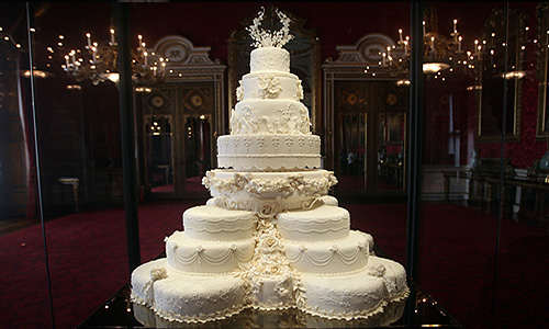 Свадебный торт Кейт Миддлтон и принца Уильяма реконструировали специально для экспозиции.