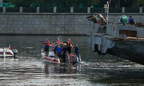 На Москве-реке затонул прогулочный катер