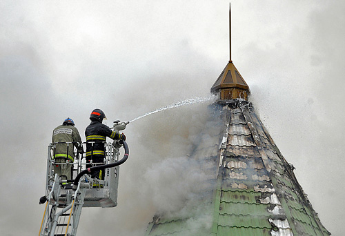 Пожар в жилом комплексе "Золотые ключи" в Москве
