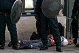 Более сорока человек были задержаны после беспорядков, которые вспыхнули поздним вечером в субботу в Тоттенхэме на севере Лондона, сообщает Би-Би-Си. 26 полицейских и трое гражданских лиц получили ранения.