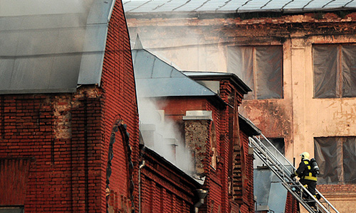 Пожар в здании склада на территории Микояновского комбината на улице Талалихина.