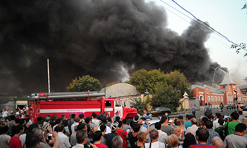 Пожар в здании склада на территории Микояновского комбината на улице Талалихина.