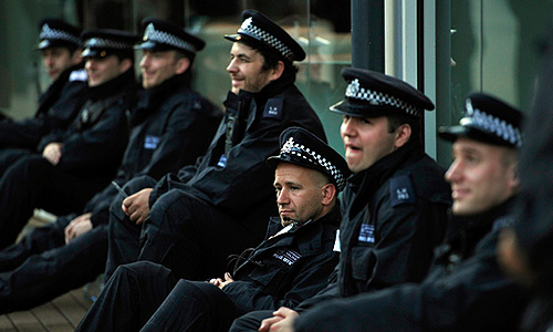Новые беспорядки произошли в ночь на среду в ряде британских городов, однако в столице страны ситуацию удалось удержать под контролем, сообщают местные СМИ. Наибольшее беспокойство у полицейских вызвали события в городе Манчестере.