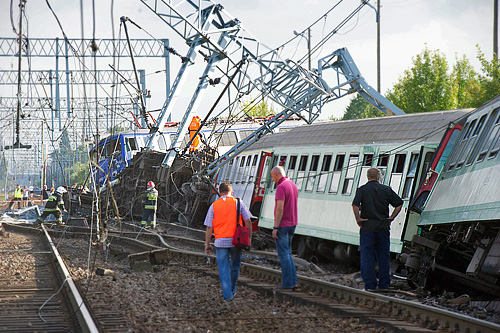 Более 80 человек пострадали при крушении поезда в Польше