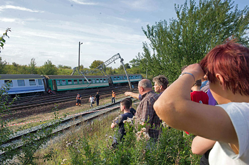Более 80 человек пострадали при крушении поезда в Польше
