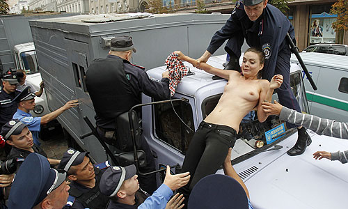 Акция FEMEN в Киеве