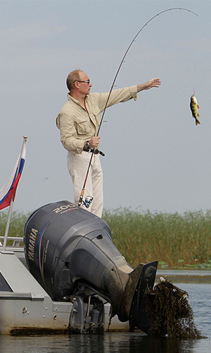 Владимир Путин во время рыбалки на Волге.