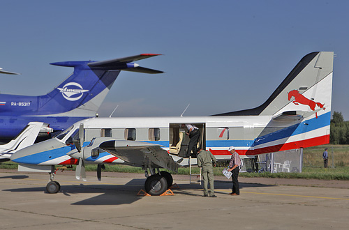 Легкий двухмоторный самолет "Рысачок" на международном авиасалоне МАКС-2011 в Жуковском