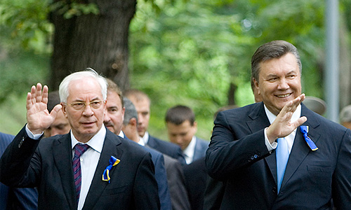 Президент Украины Виктор Янукович и премьер-министр Украины Николай Азаров на торжественных мероприятиях в Киеве.
