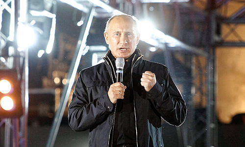 Премьер-министр РФ Владимир Путин во время посещения XVI международного шоу мотоциклистов "Эпилог", которое проводит байкерский клуб "Ночные волки".