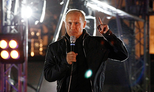 Владимир Путин во время посещения XVI международного шоу мотоциклистов "Эпилог", которое проводит байкерский клуб "Ночные волки".