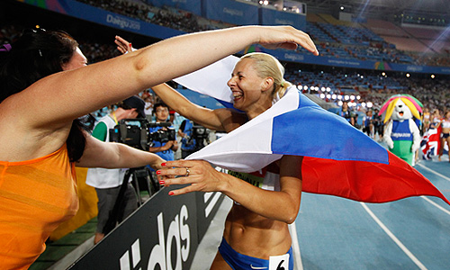 Россиянка Татьяна Чернова, завоевавшая золотую медаль по семиборью, после забега на 800 метров на чемпионате мира по легкой атлетике.