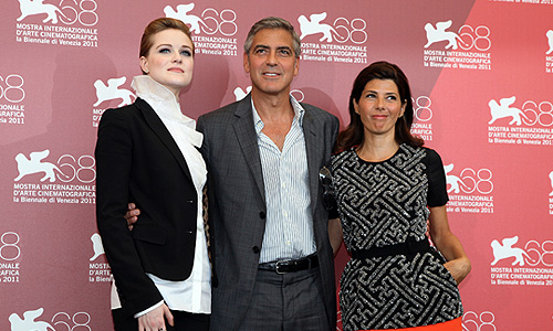 Ивэн Рэйчел Вуд, Джордж Клуни и Мариса Томей на открытии 68-го Венецианского фестиваля.