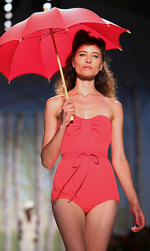 Показ коллекции Tracy Reese весна-лето 2012 на Неделе моды в Нью-Йорке.