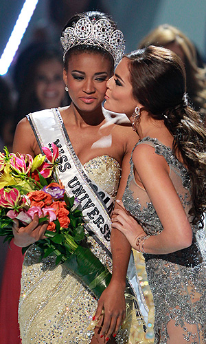 Корону 25-летней победительнице вручила "Мисс Вселенная" 2010 года мексиканка Химена Наваррете.