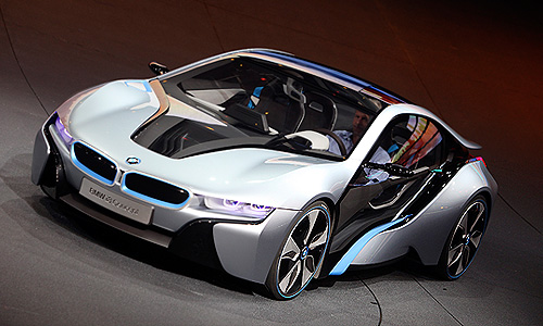 На стенде немецкого концерна BMW на 64-м Международном автосалоне во Франкфурте представлен новый автомобиль BMW i8 Concept.