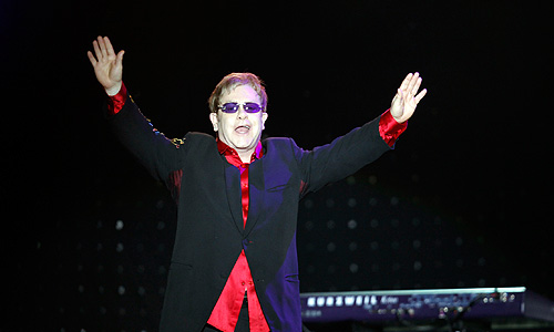 Elton John, 14 ноября
