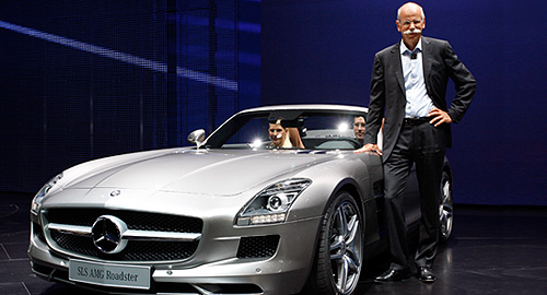 Председатель правления Daimler Дитер Цетше представил во Франкфурте Mercedes-Benz SLS AMG Roadster.